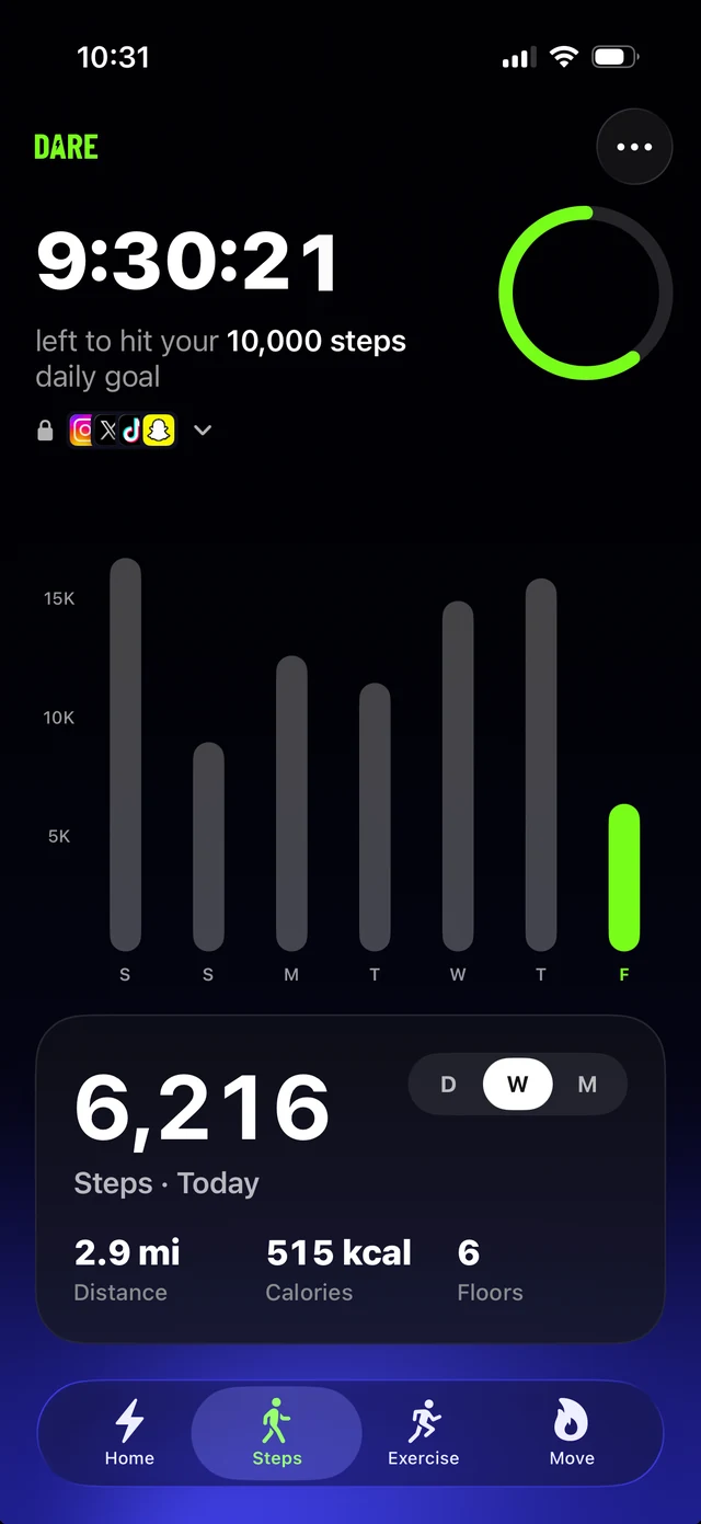 Progress counted automatically from Apple Health: time left to hit the daily step goal, with the week so far in bars